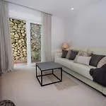 Villa Exquisite And Modern Near With Heated Pool!