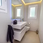 Villa Exquisite And Modern Near With Heated Pool!