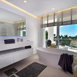 Exquisite And Modern Near With Heated Pool!