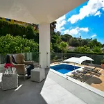 Exquisite And Modern Near With Heated Pool! Marbella
