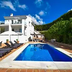 Villa Exquisite And Modern Near With Heated Pool!
