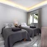 Villa Exquisite And Modern Near With Heated Pool! *
