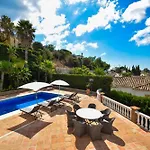 Villa Exquisite And Modern Near With Heated Pool!