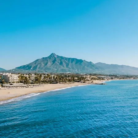 Exquisite And Modern Near With Heated Pool! *