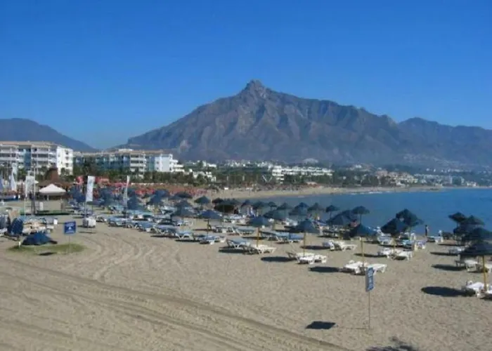 Exquisite And Modern Near With Heated Pool!