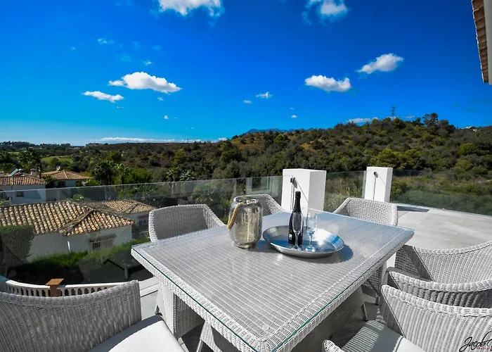 Exquisite And Modern Near With Heated Pool! ماربيا