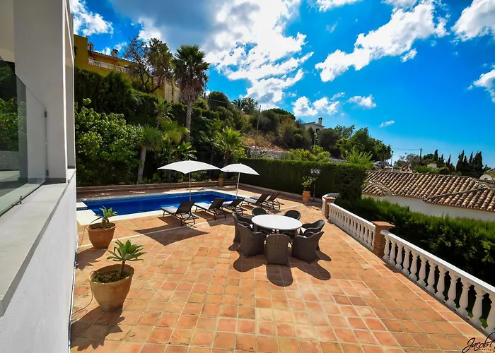 Exquisite And Modern Near With Heated Pool!