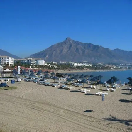 Exquisite And Modern Near With Heated Pool!