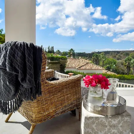 Villa Exquisite And Modern Near With Heated Pool! Marbella