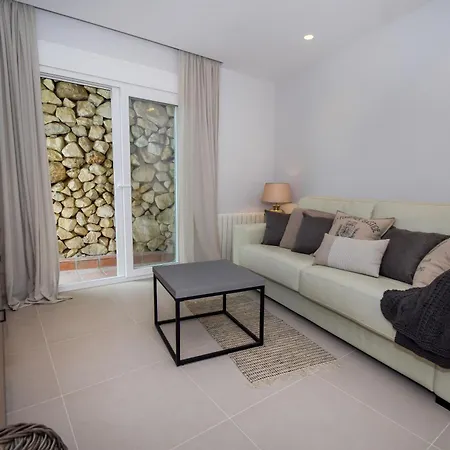 Villa Exquisite And Modern Near With Heated Pool!