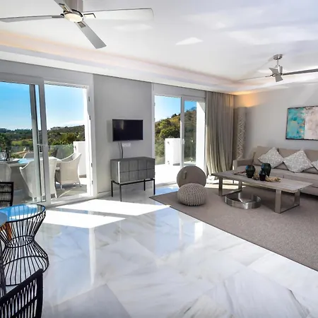 Villa Exquisite And Modern Near With Heated Pool! Marbella