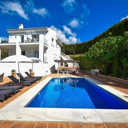 Villa Exquisite And Modern Near With Heated Pool!