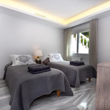 Villa Exquisite And Modern Near With Heated Pool! *