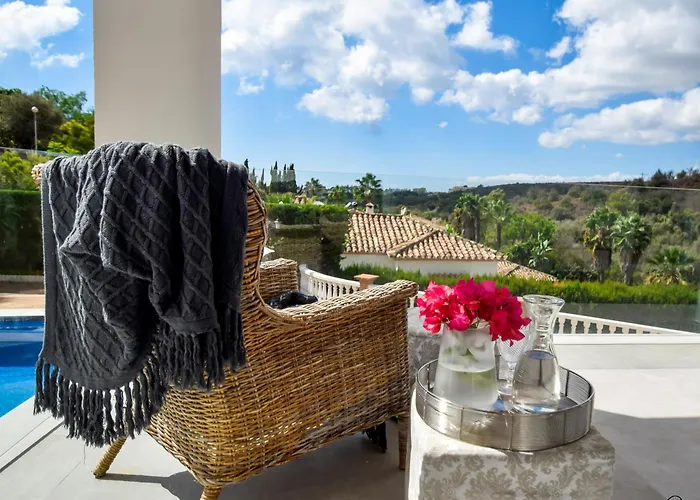 Villa Exquisite And Modern Near With Heated Pool! Marbella