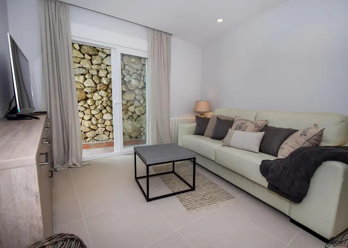 Villa Exquisite And Modern Near With Heated Pool!