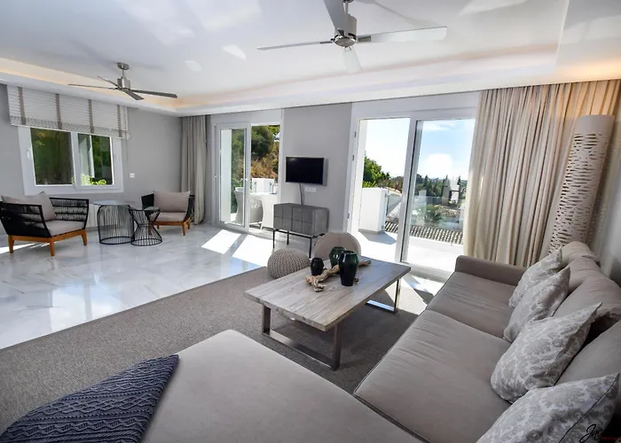 Villa Exquisite And Modern Near With Heated Pool! Marbella