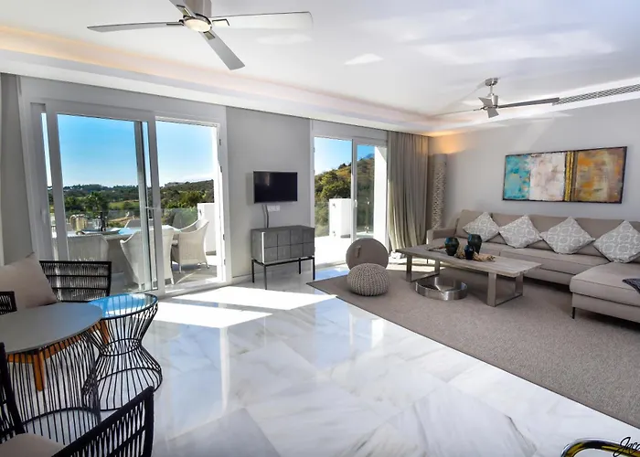 Villa Exquisite And Modern Near With Heated Pool! Marbella