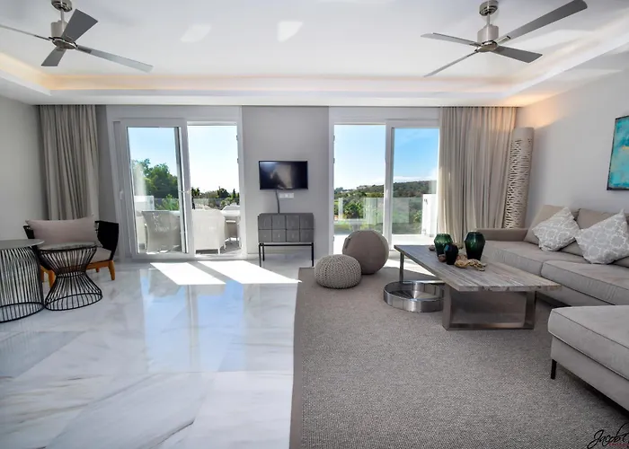 Exquisite And Modern Near With Heated Pool! Marbella