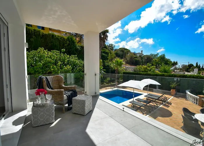 Exquisite And Modern Near With Heated Pool! Marbella