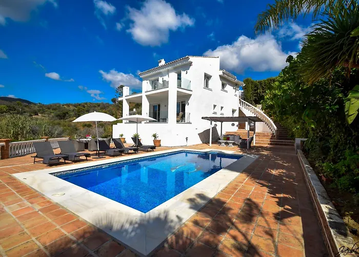 Villa Exquisite And Modern Near With Heated Pool! Marbella