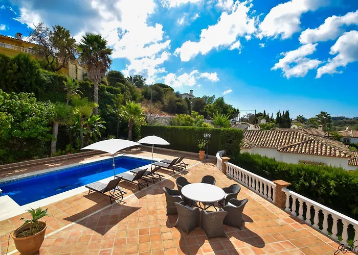 Villa Exquisite And Modern Near With Heated Pool!