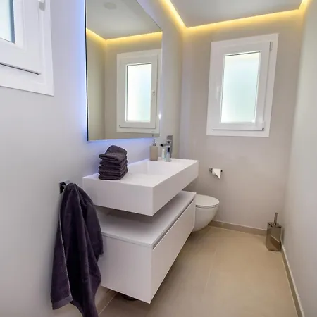Βίλα Exquisite And Modern Near With Heated Pool!