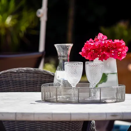 Exquisite And Modern Near With Heated Pool! Μαρμπέλλα