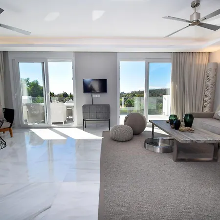 Exquisite And Modern Near With Heated Pool! Μαρμπέλλα