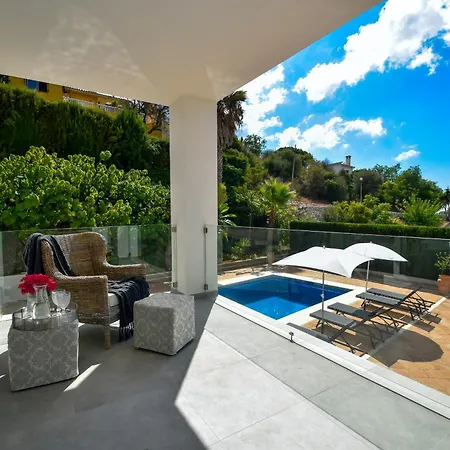 Exquisite And Modern Near With Heated Pool! Μαρμπέλλα