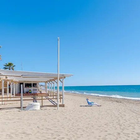 Villa Exquisite And Modern Near With Heated Pool!