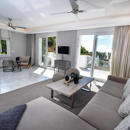 Villa Exquisite And Modern Near With Heated Pool! Marbella